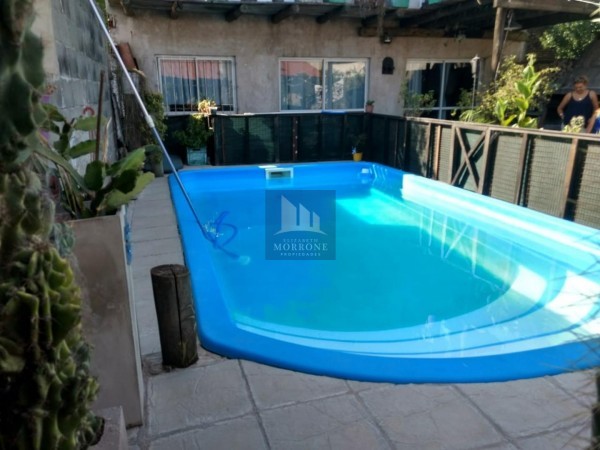 AMPLIA Y COMODA CASA CON QUINCHO, PILETA Y 4 HABITACIONES  -LLAVALLOL-