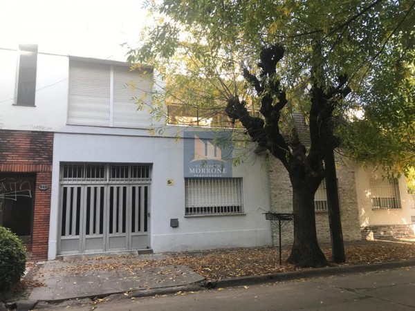 EXCELENTE CASA EN VENTA, INGRESO POR DOS CALLES, ITALIANI 200 -MONTE GRANDE-
