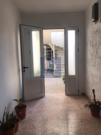 EXCELENTE CASA EN VENTA, INGRESO POR DOS CALLES, ITALIANI 200 -MONTE GRANDE-