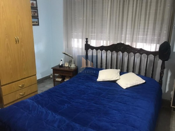 EXCELENTE CASA EN VENTA, INGRESO POR DOS CALLES, ITALIANI 200 -MONTE GRANDE-