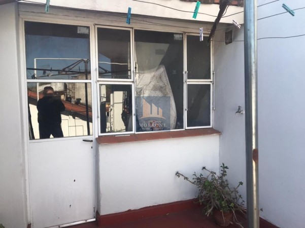 EXCELENTE CASA EN VENTA, INGRESO POR DOS CALLES, ITALIANI 200 -MONTE GRANDE-