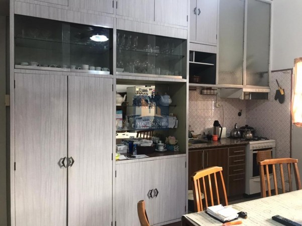 EXCELENTE CASA EN VENTA, INGRESO POR DOS CALLES, ITALIANI 200 -MONTE GRANDE-