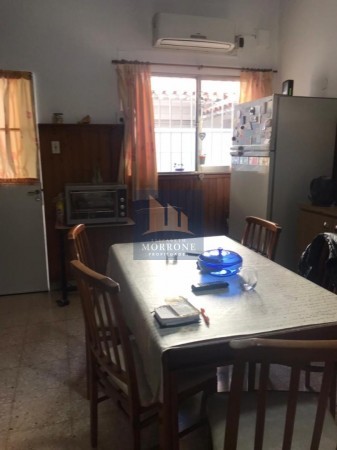 EXCELENTE CASA EN VENTA, INGRESO POR DOS CALLES, ITALIANI 200 -MONTE GRANDE-