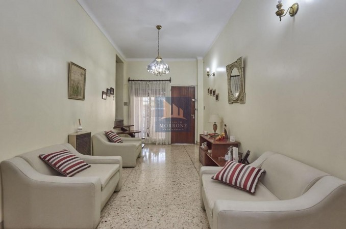 CASA EN VENTA, 5 DORMITORIOS, 12 DE OCTUBRE 100 -MONTE GRANDE- APTA CREDITO- BAJO DE PRECIO!!!!!!!!!!