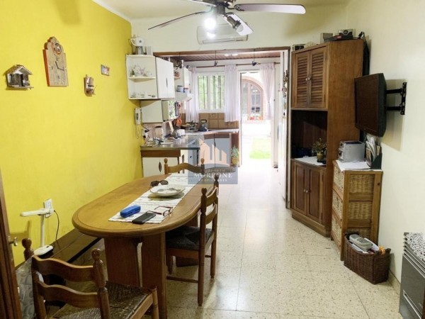 CASA EN VENTA, 5 DORMITORIOS, 12 DE OCTUBRE 100 -MONTE GRANDE- APTA CREDITO- BAJO DE PRECIO!!!!!!!!!!