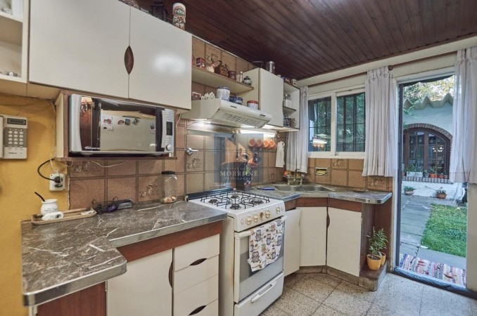 CASA EN VENTA, 5 DORMITORIOS, 12 DE OCTUBRE 100 -MONTE GRANDE- APTA CREDITO- BAJO DE PRECIO!!!!!!!!!!