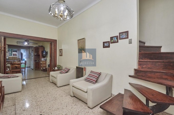 CASA EN VENTA, 5 DORMITORIOS, 12 DE OCTUBRE 100 -MONTE GRANDE- APTA CREDITO- BAJO DE PRECIO!!!!!!!!!!