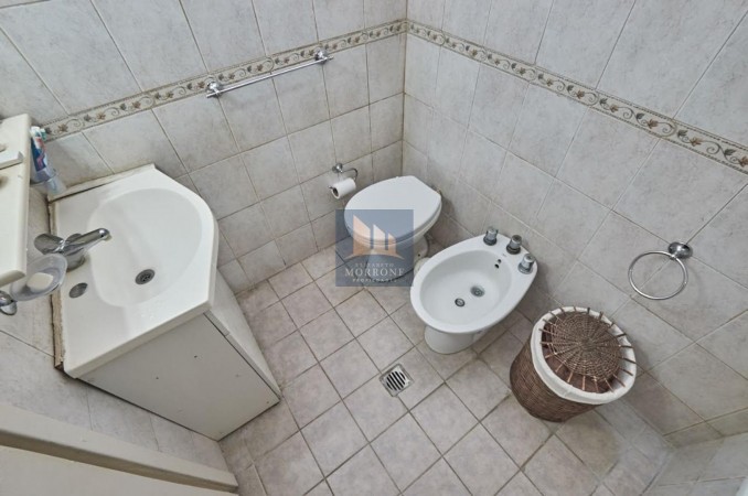 CASA EN VENTA, 5 DORMITORIOS, 12 DE OCTUBRE 100 -MONTE GRANDE- APTA CREDITO- BAJO DE PRECIO!!!!!!!!!!