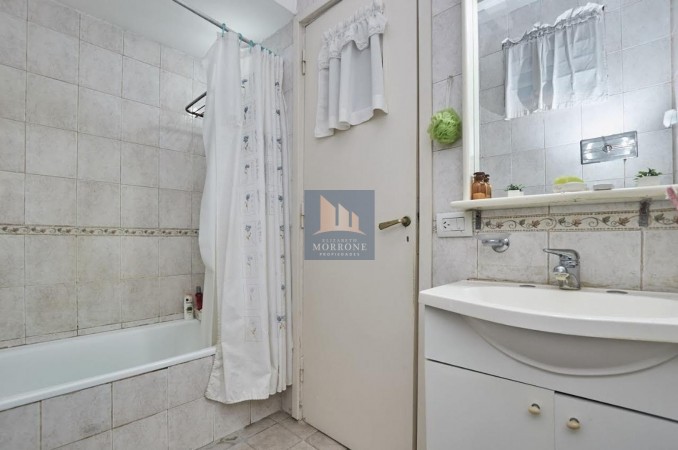 CASA EN VENTA, 5 DORMITORIOS, 12 DE OCTUBRE 100 -MONTE GRANDE- APTA CREDITO- BAJO DE PRECIO!!!!!!!!!!
