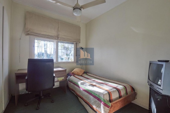 CASA EN VENTA, 5 DORMITORIOS, 12 DE OCTUBRE 100 -MONTE GRANDE- APTA CREDITO- BAJO DE PRECIO!!!!!!!!!!