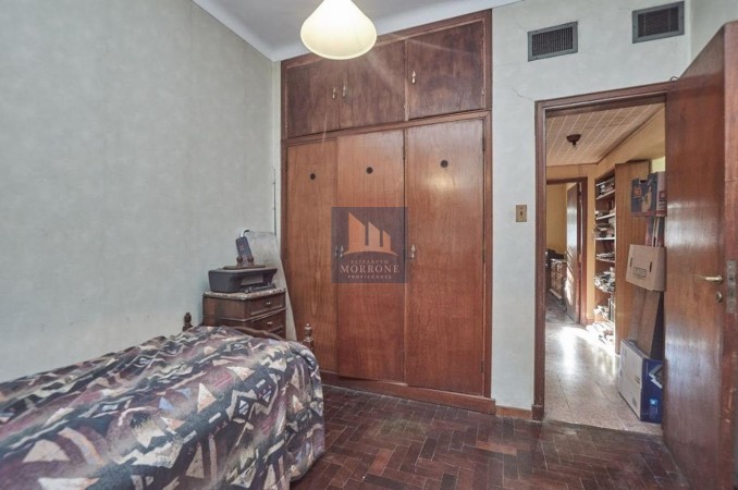 CASA EN VENTA, 5 DORMITORIOS, 12 DE OCTUBRE 100 -MONTE GRANDE- APTA CREDITO- BAJO DE PRECIO!!!!!!!!!!