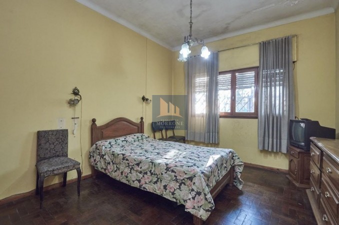 CASA EN VENTA, 5 DORMITORIOS, 12 DE OCTUBRE 100 -MONTE GRANDE- APTA CREDITO- BAJO DE PRECIO!!!!!!!!!!