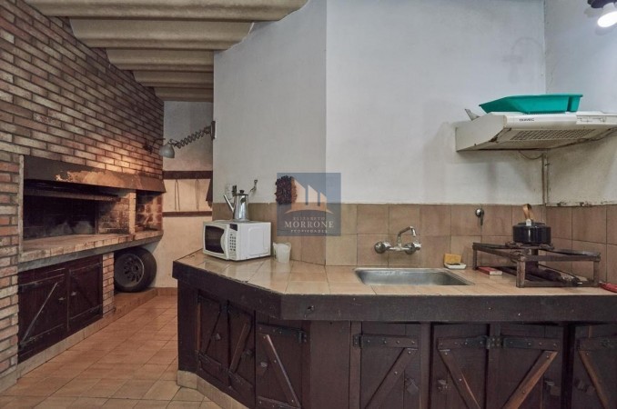 CASA EN VENTA, 5 DORMITORIOS, 12 DE OCTUBRE 100 -MONTE GRANDE- APTA CREDITO- BAJO DE PRECIO!!!!!!!!!!