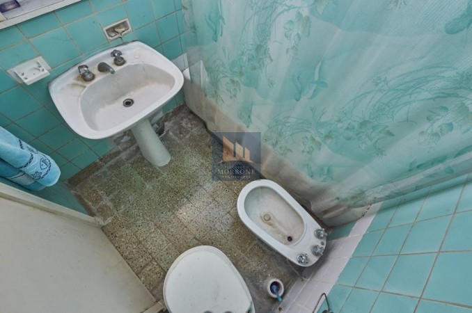 CASA EN VENTA, 5 DORMITORIOS, 12 DE OCTUBRE 100 -MONTE GRANDE- APTA CREDITO- BAJO DE PRECIO!!!!!!!!!!