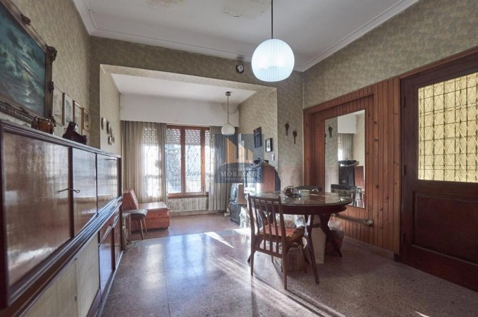 CASA EN VENTA, 5 DORMITORIOS, 12 DE OCTUBRE 100 -MONTE GRANDE- APTA CREDITO- BAJO DE PRECIO!!!!!!!!!!