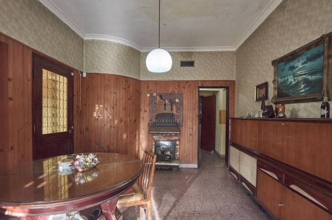 CASA EN VENTA, 5 DORMITORIOS, 12 DE OCTUBRE 100 -MONTE GRANDE- APTA CREDITO- BAJO DE PRECIO!!!!!!!!!!