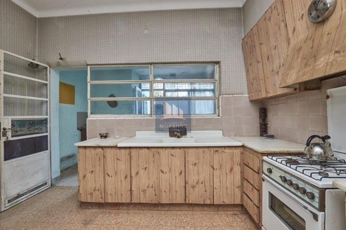 CASA EN VENTA, 5 DORMITORIOS, 12 DE OCTUBRE 100 -MONTE GRANDE- APTA CREDITO- BAJO DE PRECIO!!!!!!!!!!