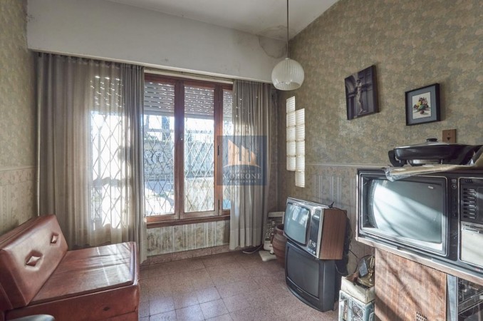 CASA EN VENTA, 5 DORMITORIOS, 12 DE OCTUBRE 100 -MONTE GRANDE- APTA CREDITO- BAJO DE PRECIO!!!!!!!!!!