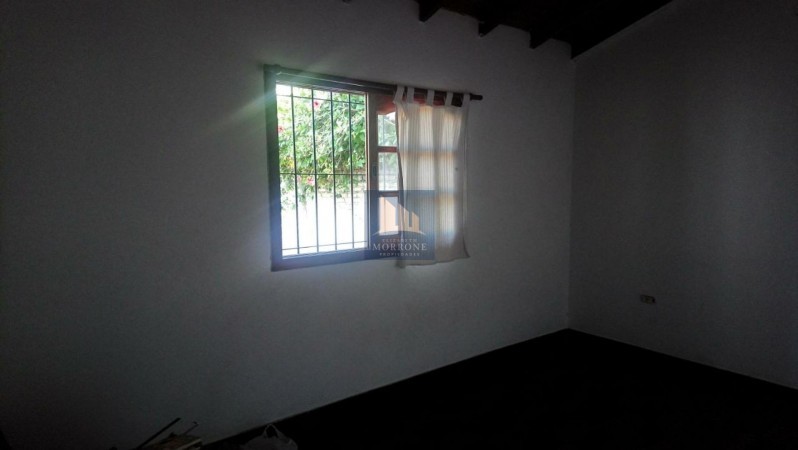 HERMOSO CHALET EN VENTA, 1 DORMITORIO Y AMPLIO LOTE AL FRENTE, BOSTON 500 -TEMPERLEY-