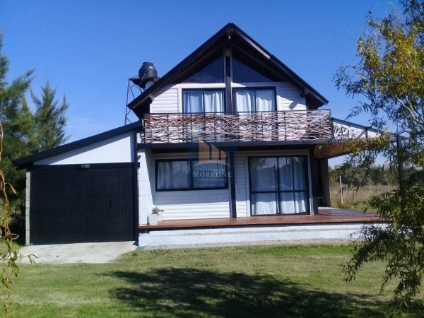 HERMOSA CASA QUINTA EN VENTA CERCA DEL RIO DE LA PLATA, ACEPTA PERMUTA, AV SAN MARTIN 100 -PUNTA INDIO-