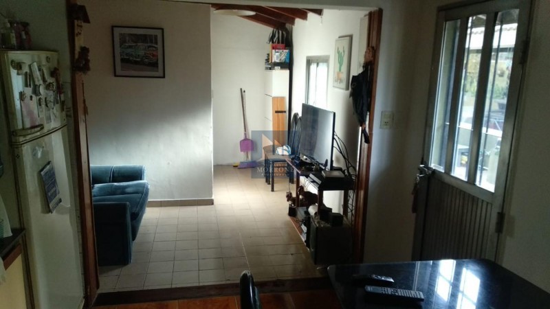 HERMOSA CASA TIPO CHALET EN VENTA, CON DEPTO INDEPENDIENTE, CARLOS PELLEGRINI 300 -ADROGUE-