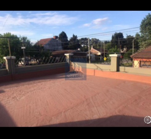 MUY LINDA CASA EN VENTA APTA CREDITO, 2 DORMITORIOS ACEPTA VEHICULO ALTA GAMA EN FORMA DE PAGO, GRAL JOSE MADARIAGA 900  APTA CREDITO -LUIS GUILLON-