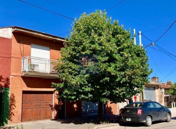 CASA EN VENTA, 2 PLANTAS, JUAN XXIII 1200 -MONTE GRANDE-