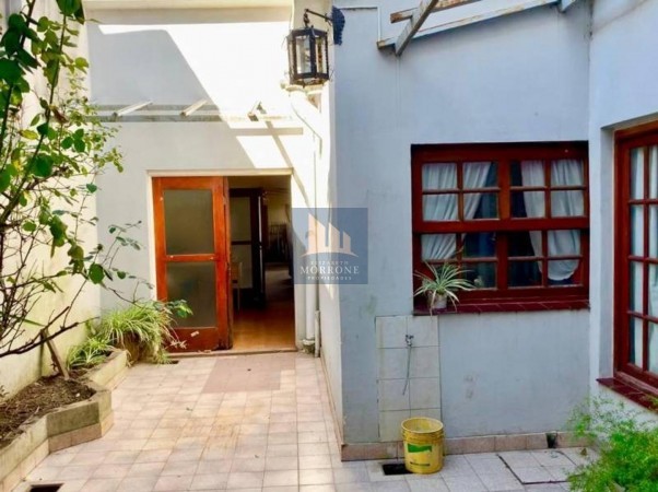CASA EN VENTA, 2 PLANTAS, JUAN XXIII 1200 -MONTE GRANDE-