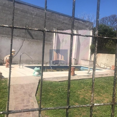 CASA EN VENTA SOBRE LOTE 550 MT2, AV L VALETTE 100 -MONTE GRANDE- APTA CREDITO