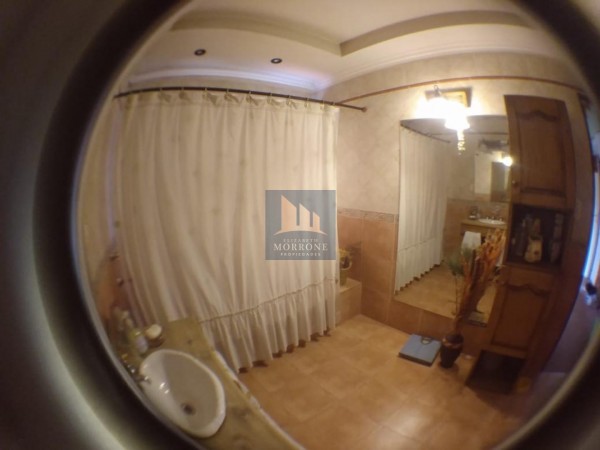 HERMOSA CASA EN VENTA CON 3 HABITACIONES, PILETA Y QUINCHO, QUILMES 1900 -TEMPERLEY-