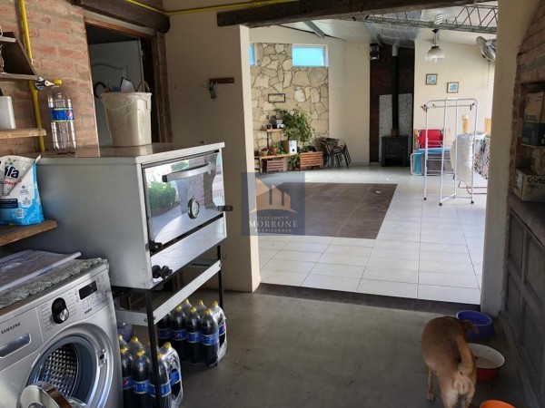 HERMOSA CASA EN VENTA CON 3 HABITACIONES, PILETA Y QUINCHO, QUILMES 1900 -TEMPERLEY-