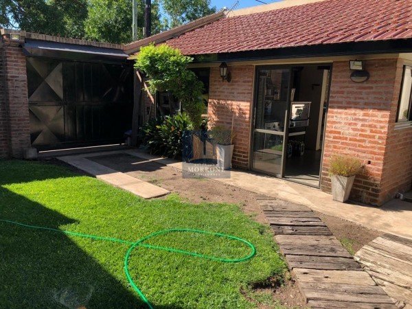 HERMOSA CASA EN VENTA CON 3 HABITACIONES, PILETA Y QUINCHO, QUILMES 1900 -TEMPERLEY-