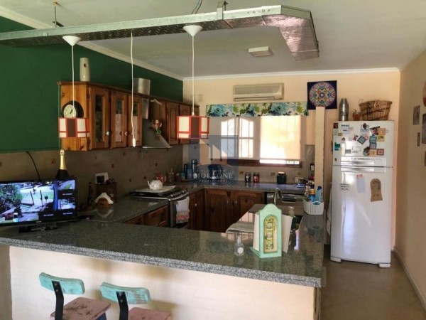 HERMOSA CASA EN VENTA CON 3 HABITACIONES, PILETA Y QUINCHO, QUILMES 1900 -TEMPERLEY-