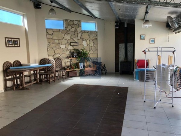 HERMOSA CASA EN VENTA CON 3 HABITACIONES, PILETA Y QUINCHO, QUILMES 1900 -TEMPERLEY-