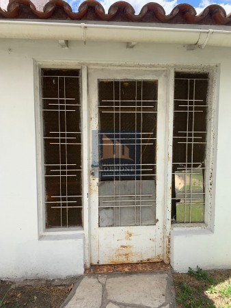 VENTA DE CHALET OPORTUNIDAD CON EXCELENTE UBICACION, DUCLOUT 410 -MONTE GRANDE-