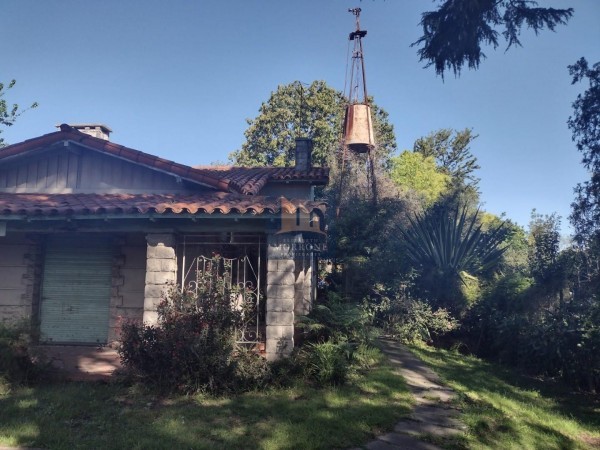 VENTA CASA EN INMENSO LOTE 3 DORMITORIOS, CAPITAN DE FRAGATA MOYANO 100 -ADROGUE-