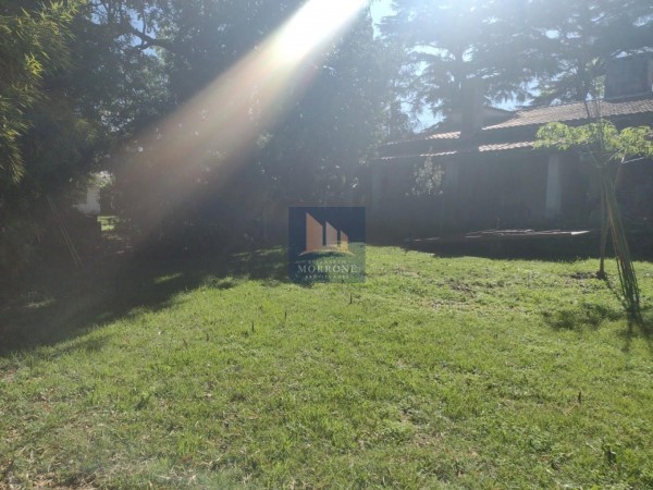 VENTA CASA EN INMENSO LOTE 3 DORMITORIOS, CAPITAN DE FRAGATA MOYANO 100 -ADROGUE-