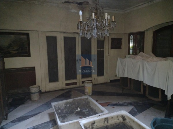 VENTA CASA EN INMENSO LOTE 3 DORMITORIOS, CAPITAN DE FRAGATA MOYANO 100 -ADROGUE-