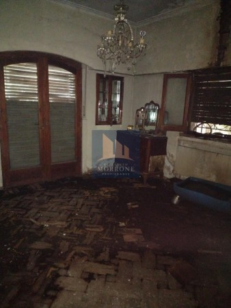 VENTA CASA EN INMENSO LOTE 3 DORMITORIOS, CAPITAN DE FRAGATA MOYANO 100 -ADROGUE-