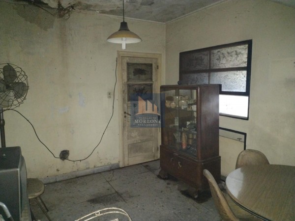 VENTA CASA EN INMENSO LOTE 3 DORMITORIOS, CAPITAN DE FRAGATA MOYANO 100 -ADROGUE-