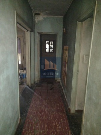 VENTA CASA EN INMENSO LOTE 3 DORMITORIOS, CAPITAN DE FRAGATA MOYANO 100 -ADROGUE-