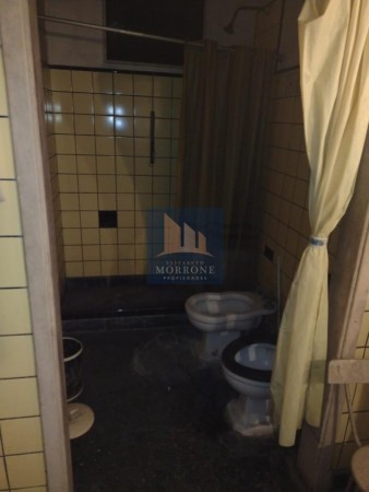 VENTA CASA EN INMENSO LOTE 3 DORMITORIOS, CAPITAN DE FRAGATA MOYANO 100 -ADROGUE-