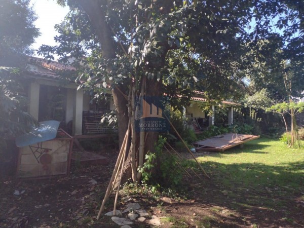 VENTA CASA EN INMENSO LOTE 3 DORMITORIOS, CAPITAN DE FRAGATA MOYANO 100 -ADROGUE-