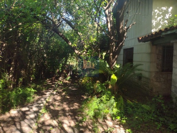 VENTA CASA EN INMENSO LOTE 3 DORMITORIOS, CAPITAN DE FRAGATA MOYANO 100 -ADROGUE-