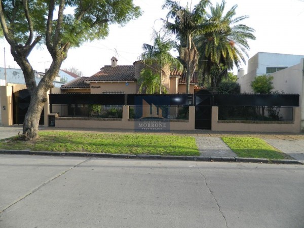 HERMOSA CASA EN VENTA 3 DORMITORIOS, RIOBAMBA 900 -TEMPERLEY-