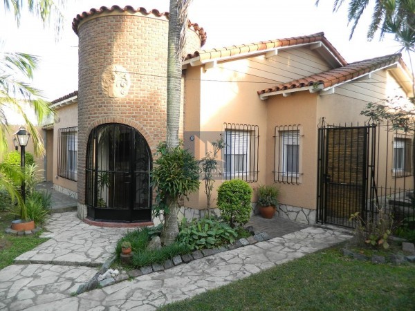 HERMOSA CASA EN VENTA 3 DORMITORIOS, RIOBAMBA 900 -TEMPERLEY-