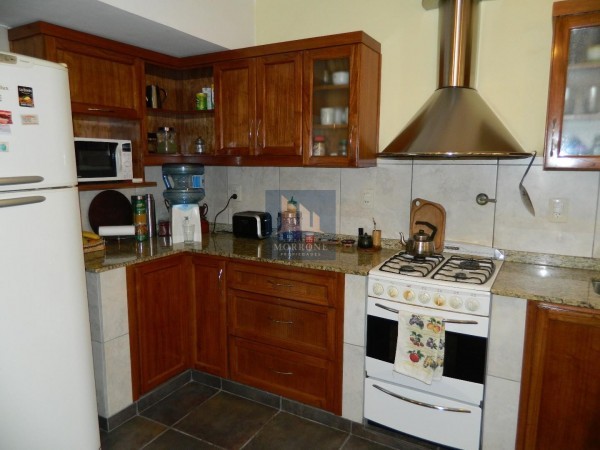 HERMOSA CASA EN VENTA 3 DORMITORIOS, RIOBAMBA 900 -TEMPERLEY-