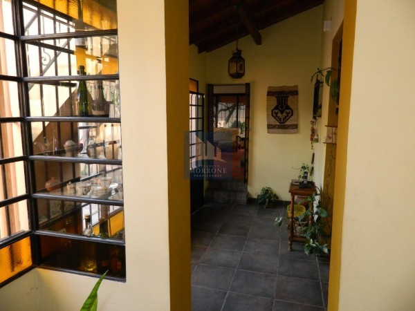 HERMOSA CASA EN VENTA 3 DORMITORIOS, RIOBAMBA 900 -TEMPERLEY-