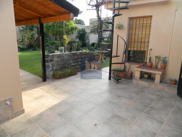 HERMOSA CASA EN VENTA 3 DORMITORIOS, RIOBAMBA 900 -TEMPERLEY-