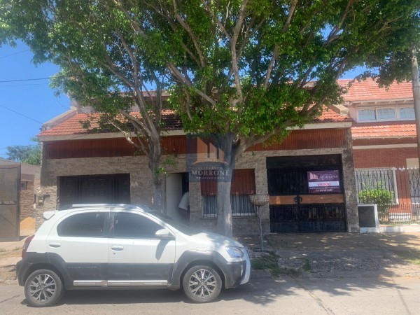 CASA EN VENTA A MEDIA CUADRA DE LA AV VALETTE, 9 DE JULIO 1000 -MONTE GRANDE- RETASADA OPORTUNIDAD!!!